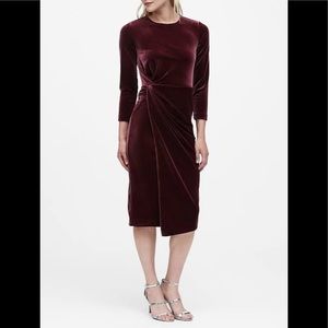 Banana Republic burgundy velvet long sleeve dress